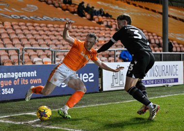 Blackpool 'dan Shayne Lavery ve Bolton Wanderers' dan Jack Iredale, 30 Ocak 202 'de Bloomfield Road, Blackpool, İngiltere' de oynanan Bristol Street Motors Quarter final maçında
