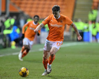 Blackpool 'dan Matty Virtue, 30 Ocak 202' de Bloomfield Road, Blackpool, İngiltere 'de oynanan Blackpool-Bolton Wanderers maçında Bristol Street Motors Kupa Çeyreği Finali' nde topla öne geçti.