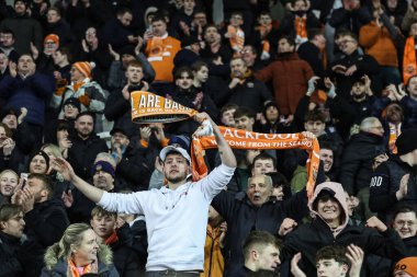 Blackpool taraftarları, 30 Ocak 202 'de Bloomfield Road, Blackpool, İngiltere' de oynanan Blackpool-Bolton Wanderers maçında Bristol Street Motors Kupa Çeyreği final maçında penaltılarda kazandığı galibiyeti kutladı.