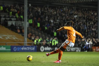 Blackpool 'dan Kylian Kouassi, 30 Ocak 202' de Bloomfield Road, Blackpool 'da oynanan Blackpool-Bolton Wanderers maçında Bristol Street Motors Kupası çeyrek final maçında penaltısını attı.