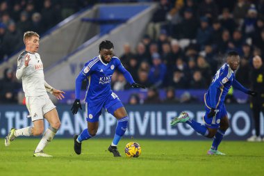 Leicester City 'den Stephy Mavididi 30 Ocak 202' de King Power Stadyumu 'nda Leicester City ile Swansea City arasındaki Sky Bet Şampiyonası maçında topu aldı.