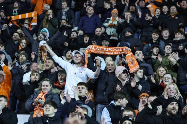 Blackpool taraftarları, 30 Ocak 202 'de Bloomfield Road, Blackpool, İngiltere' de oynanan Blackpool-Bolton Wanderers maçında Bristol Street Motors Kupa Çeyreği final maçında penaltılarda kazandığı galibiyeti kutladı.