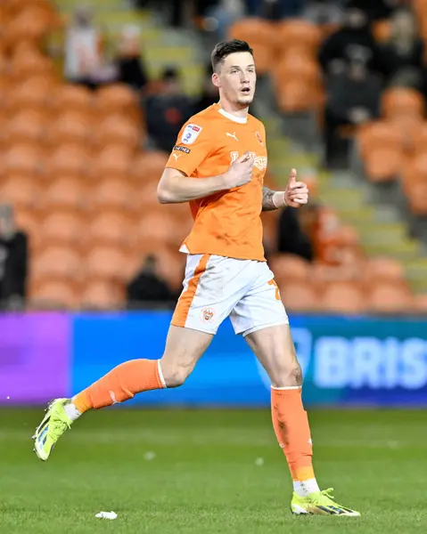 Blackpool 'dan Oliver Casey, Bristol Street Motors Çeyrek Final Maçı' nda Blackpool Bolton Wanderers 'a karşı Bloomfield Road, Blackpool, Birleşik Krallık, 30 Ocak 202