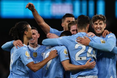Manchester City 'den Julin Ivarez, 31 Ocak 2024 tarihinde Etihad Stadyumu' nda oynanan Premier League maçında 2-0 'lık galibiyet golünü kutluyor.