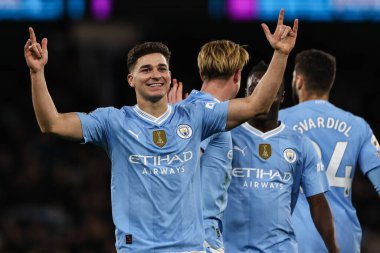 Manchester City 'den Julin Ivarez, 31 Ocak 2024 tarihinde Etihad Stadyumu' nda oynanan Premier League maçında 2-0 'lık galibiyet golünü kutluyor.