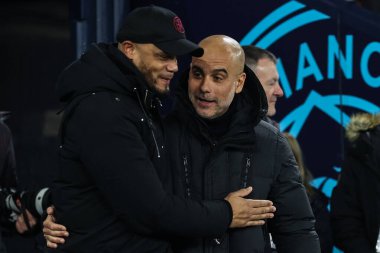 Burnley ve Pep Guardiola 'nın menajeri Vincent Kompany Premier League maçı sırasında Manchester City ile Etihad Stadyumu, Manchester, İngiltere' de 31 Ocak 202 'de karşılaştı.