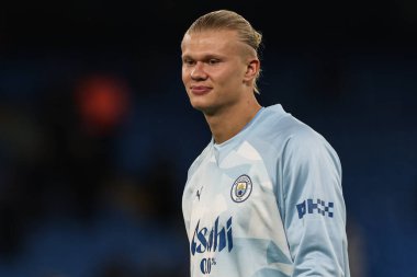 Manchester City 'den Erling Hland Premier League karşılaşması öncesinde 31 Ocak 2024' te Etihad Stadyumu 'nda Manchester City ile Burnley arasında oynanacak maç öncesi ısınma maçında