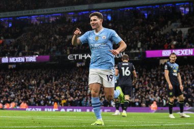 Manchester City 'den Julin Ivarez, 31 Ocak 2024 tarihinde Etihad Stadyumu' nda oynanan Premier League maçında 1-0 'lık galibiyet golünü kutluyor.