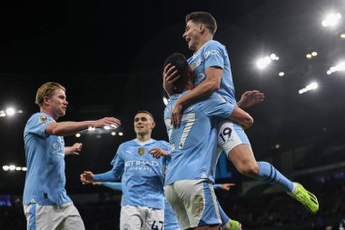 Manchester City 'den Julin Ivarez, 31 Ocak 2024 tarihinde Etihad Stadyumu' nda oynanan Premier League maçında 1-0 'lık galibiyet golünü kutluyor.