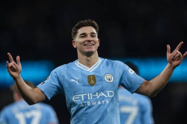 Manchester City 'den Julin Ivarez, 31 Ocak 2024 tarihinde Etihad Stadyumu' nda oynanan Premier League maçında 1-0 'lık galibiyet golünü kutluyor.