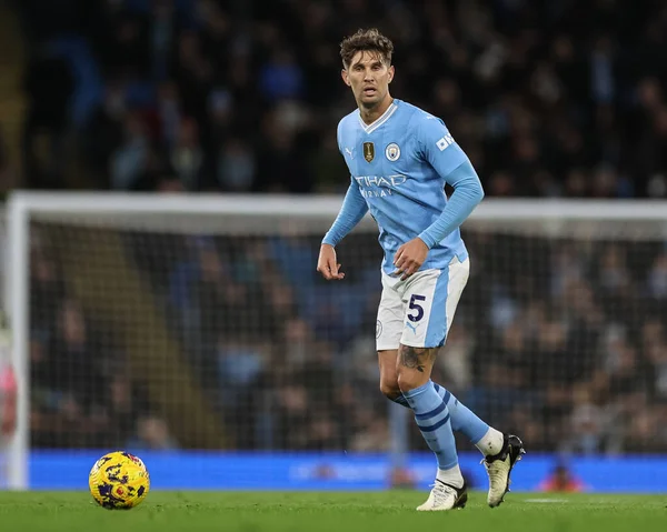 Manchester City 'den John Stones Premier League maçında topla Manchester City ile Burnley arasında Etihad Stadyumu, Manchester, İngiltere' de 31 Ocak 202