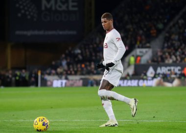Manchester United takımından Marcus Rashford, Premier League maçında Wolverhampton Wanderers ile Manchester United arasında 1 Şubat 202 'de Molineux, Wolverhampton' da oynanan maçta pas attı.