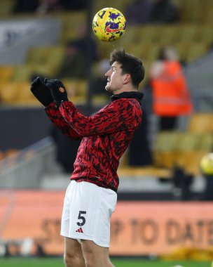 Manchester United takımından Harry Maguire, Premier League maçında Wolverhampton Wanderers ile Manchester United arasında 1 Şubat 202 'de Molineux, Wolverhampton' da oynanan maçta ısındı.