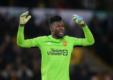 Manchester United takımının oyuncusu Andr Onana, Wolverhampton Wanderers 'ın Manchester United' a karşı Molineux, Wolverhampton, İngiltere 'de oynadığı Premier League maçında Wolverhampton maçında Wolverhampton' un 3-3 eşitleyici golünü attığı üçüncü golü kabul etti.