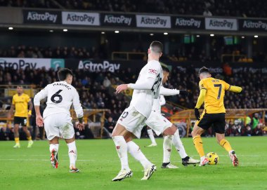 Manchester United takımının Casemiro 'su Wolverhampton Wanderers' ın Manchester United 'a karşı oynadığı Premier League maçı sırasında 1 Şubat 202' de Wolverhampton, Wolverhampton 'da Pedro Neto faul yaptı.