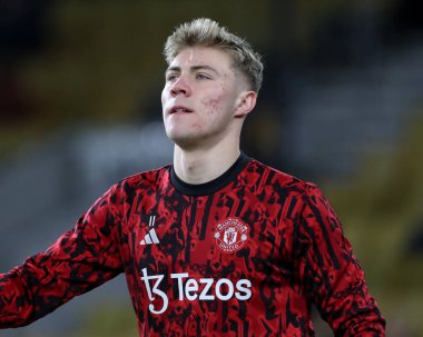 Manchester United takımından Rasmus Hjlund, Premier League maçında Wolverhampton Wanderers ile Manchester United maçında 1 Şubat 2024 'te Molineux, Wolverhampton' da ısındı.