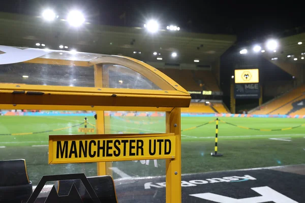 Maç öncesinde Manchester United 'ın Molineux' daki yedek kulübesinde Wolverhampton Wanderers-Manchester United maçında 1 Şubat 202 'de Molineux, Wolverhampton, İngiltere' de karşı karşıya geldi.