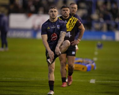 Warrington Wolves 'tan Sam Powell, 3 Şubat 2024' te Warrington, Warrington 'daki Halliwell Jones Stadyumu' nda Warrington Wolves - Leigh Leopards maçından önce ısınıyor.