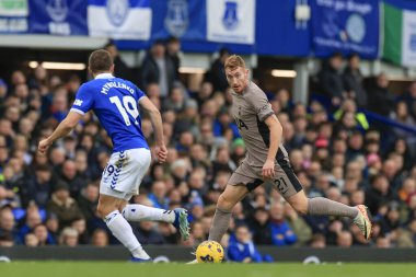 Tottenham Hotspur takımından Dejan Kulusevski Premier Lig maçında topu kontrol ediyor Everton Tottenham Hotspur 'a karşı Goodison Park, Liverpool, İngiltere, 3 Şubat 202