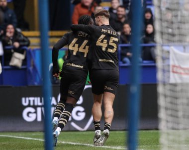 Barnsley 'li Devante Cole, 3 Şubat 202' de İngiltere 'deki Toughsheet Community Stadyumu' nda oynanan 1. Gökyüzü İddia Ligi karşılaşmasında Bolton Wanderers ile Barnsley maçında 0-1 kazanma golünü kutluyor.