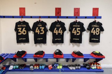 Barnsley tişörtleri Sky Bet Ligi 1 maçı sırasında soyunma odasında Bolton Wanderers 'a karşı Toughsheet Community Stadyumu, Bolton, Birleşik Krallık, 3 Şubat 202