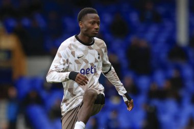 Tottenham Hotspur 'dan Pape Matar Sarr Premier Lig karşılaşması öncesinde Goodison Park, Liverpool, İngiltere' de Everton Tottenham Hotspur 'a karşı 3 Şubat 202' de oynanan ısınma maçında
