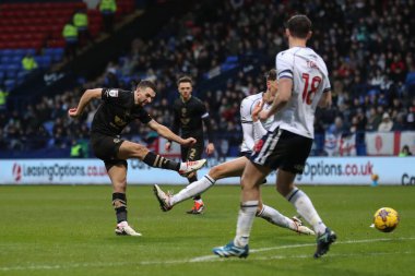 Barnsley 'den Adam Phillips, 3 Şubat 202' de İngiltere 'nin Toughsheet Community Stadyumu' nda Bolton Wanderers 'a karşı oynadığı Sky Bet 1 maçında gol attı.