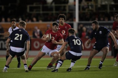 Galler U20 'den Harry Thomas 2024 Guinness U20' de İskoçya U20 'ye karşı Stadiwm CSM, Colwyn Bay, Birleşik Krallık, 2 Şubat 202' de Galler - İskoçya U20 'ler maçı sırasında İskoçya U20' nin savunmasında yer aldı.