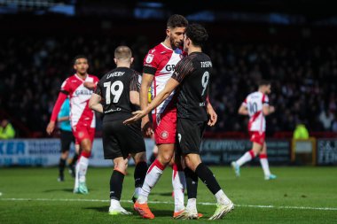3 Şubat 202 'de İngiltere' nin Stevenage Stevenage Stevenage stadyumunda oynanan Sky Bet 1 karşılaşmasında sinirler gerilmeye başladı.