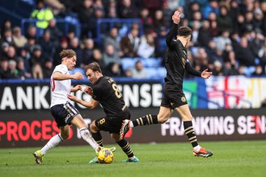 Barnsley 'den Herbie Kane, Bolton Wanderers' dan Dion Charles 'a 3 Şubat 202' de Toughsheet Community Stadyumu 'nda Bolton Wanderers' ın Barnsley 'e karşı oynadığı maçta faul yaptı.