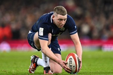 İskoçyalı Finn Russell, 3 Şubat 202 'de İngiltere' nin Cardiff kentindeki Principality Stadyumu 'nda oynanan 2024 Guinness 6 Milletler Galler - İskoçya maçında gol atmaya hazırlanıyor.