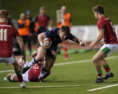 İskoçya 'dan Isaac Coates, Galler' den Lucas de la Rua tarafından 2024 Guinness U20-6 Milletler arası Galler - İskoçya U20 maçı sırasında Stadyum CSM, Colwyn Bay, Birleşik Krallık, 2 Şubat 202 'de oynanmıştır.