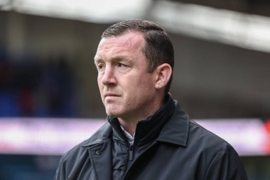 Neill Collins Barnsley 'in baş antrenörü, 3 Şubat 202' de İngiltere 'de oynanan Toughsheet Community Stadyumu' nda oynanan Sky Bet 1 karşılaşmasında Bolton Wanderers ile Barnsley maçına bakıyor.