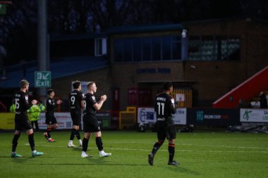 Blackpool oyuncuları 3 Şubat 202 'de İngiltere' deki Lamex Stevenage Stevenage-Blackpool maçından sonra gezgin taraftarları alkışlıyor.