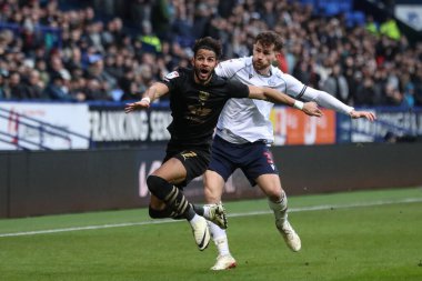 Barnsley 'den Barry Cotter, Bolton Wanderers' dan Jack Iredale tarafından 3 Şubat 202 'de Toughsheet Community Stadyumu' nda Bolton Wanderers - Barnsley maçında yere serildi.