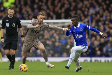 Tottenham Hotspur 'dan James Maddison ve Everton' dan Idrissa Gueye Premier Lig karşılaşmasında Everton Tottenham Hotspur 'a karşı Goodison Park, Liverpool, Birleşik Krallık, 3 Şubat 202' de oynadılar.