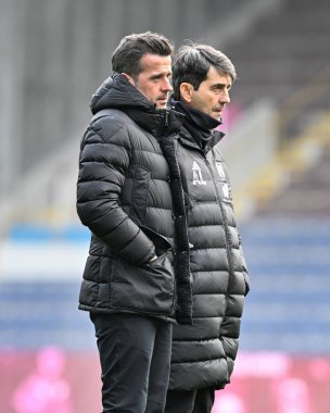 Fulham takımının teknik direktörü Marco Silva, Premier League maçında Burnley Fulham 'a karşı Turf Moor, Burnley, Birleşik Krallık' ta 3 Şubat 202 'de oynanan maçın öncesinde sahaya bakıyor.