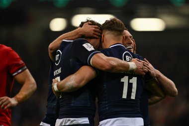 İskoçyalı Duhan van der Merwe, 3 Şubat 202 'de İngiltere' nin Cardiff kentindeki Principality Stadyumu 'nda oynanan 2024 Guinness 6 Milletler Galler - İskoçya maçında denemesini kutluyor.