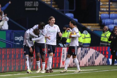 Bolton Wanderers takımından Zac Ashworth, 3 Şubat 202 'de İngiltere' nin Bolton Stadyumu 'nda Bolton Wanderers ile Barnsley arasındaki Sky Bet 1 maçında 1-1' lik galibiyet golünü kutluyor.