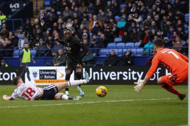 Barnsley 'den Devante Cole, 3 Şubat 202' de İngiltere 'nin Toughsheet Community Stadyumu' nda Bolton Wanderers 'a karşı oynadığı Sky Bet 1 maçında gol attı.