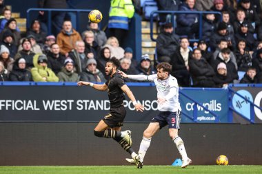Barnsley 'den Barry Cotter, Bolton Wanderers' dan Jack Iredale 'e 3 Şubat 202' de Toughsheet Community Stadyumu 'nda Bolton Wanderers' ın Barnsley 'e karşı oynadığı maçta faul yaptı.