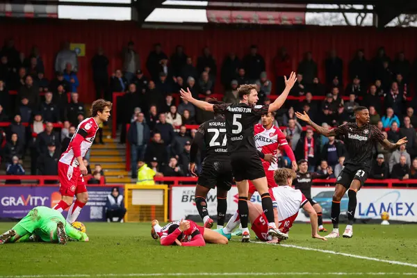 Blackpool oyuncuları 3 Şubat 202 'de İngiltere' nin Stevenage Stevenage stadyumunda oynanan Sky Bet 1 karşılaşmasında tepki verdiler.