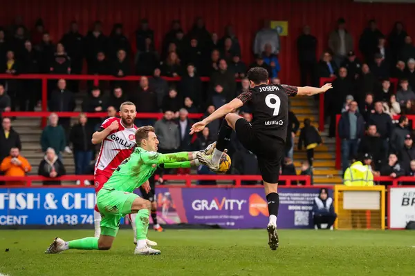 Stevenage 'den Craig MacGillivray ve Blackpool' dan Kyle Joseph, 3 Şubat 202 'de Lamex Stevenage, İngiltere' deki Stevenage-Blackpool maçında karşılaştılar.