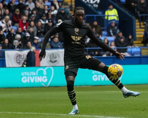 Barnsley 'den Devante Cole, 3 Şubat 202' de İngiltere 'deki Toughsheet Community Stadyumu' nda Bolton Wanderers - Barnsley maçında 1-0 berabere kaldı.
