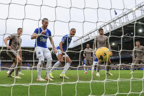 Everton 'dan Dominic Calvert-Lewin Premier Lig karşılaşmasında 1-1 öne geçiyor Everton Tottenham Hotspur' a karşı Goodison Park, Liverpool, İngiltere, 3 Şubat 202