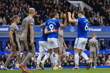 Everton 'dan Dominic Calvert-Lewin, İngiltere' nin Liverpool kenti Goodison Park 'ta oynanan Premier League maçında 1-1' lik skoru kutluyor.