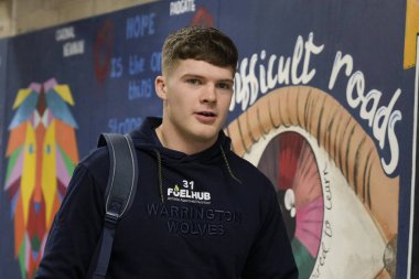 Warrington Wolves 'tan Jake Thewlis, 3 Şubat 202' de Warrington, Warrington 'da oynanan Rugby Ligi Joe Philbin Tanıklık maçı öncesinde stadyuma geldi.
