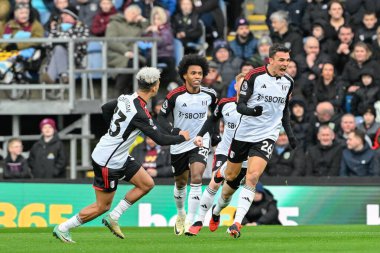 Fulham 'dan Joo Palhinha, 3 Şubat 2024' te Burnley ile Fulham arasında oynanan Premier Lig karşılaşmasında Fulham 'a 0-1 kazandırma hedefini kutluyor.