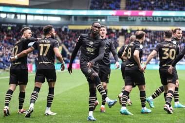 Barnsley 'li Devante Cole, 3 Şubat 202' de İngiltere 'deki Toughsheet Community Stadyumu' nda oynanan 1. Gökyüzü İddia Ligi karşılaşmasında Bolton Wanderers ile Barnsley maçında 0-1 kazanma golünü kutluyor.