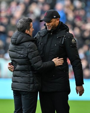 Burnley takımının teknik direktörü Marco Silva ve Vincent Kompany, Burnley 'nin 3 Şubat 202' de oynanan Turf Moor, Burnley, Birleşik Krallık 'ta oynanan Premier League maçında karşılaştılar.